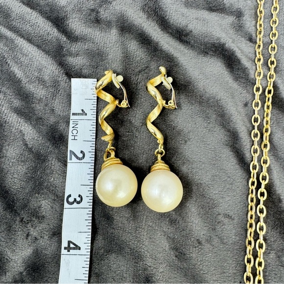Vintage Faux Pearls Necklace and Matching Dangling Earrings - Picture 2 of 4